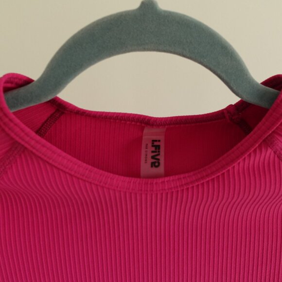 New With Tags Simons Ribbed Cropped Gym Top - Size P/S - Picture 7 of 12